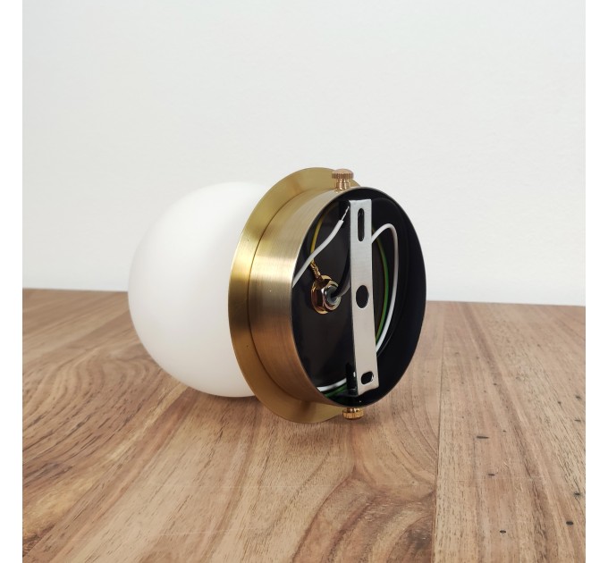 Латунний настінний світильник - освітлення для ванної кімнати